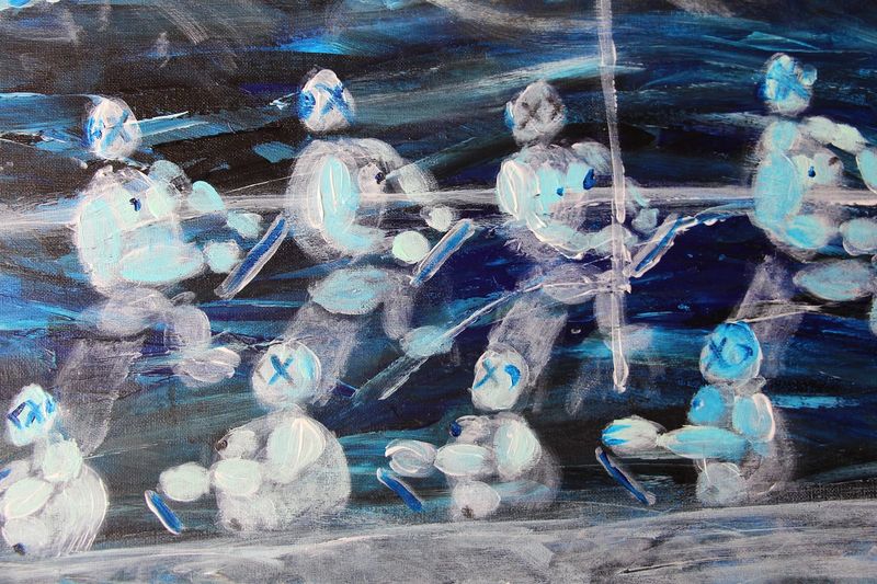 The rowers of articulo attack on mandarin: small white and blue figures with crossed eyes.